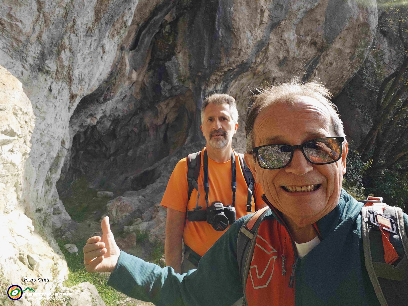 55 Ci godiamo la grotta d'ingresso.jpeg
